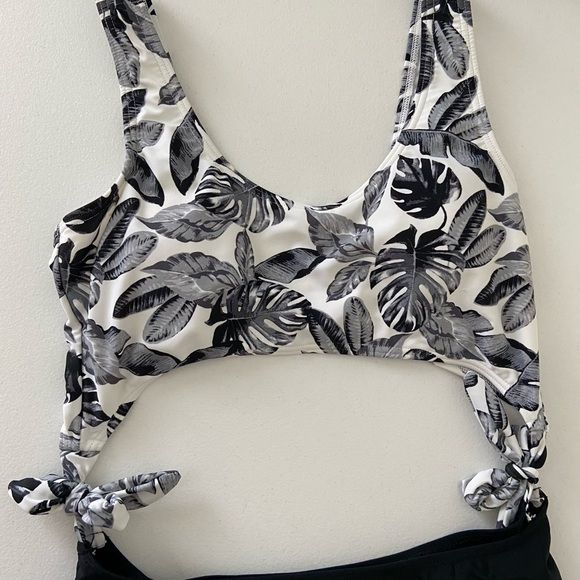 EUC | Island Soul women’s‎ one piece cutout swimsuit — large - Picture 2 of 7
